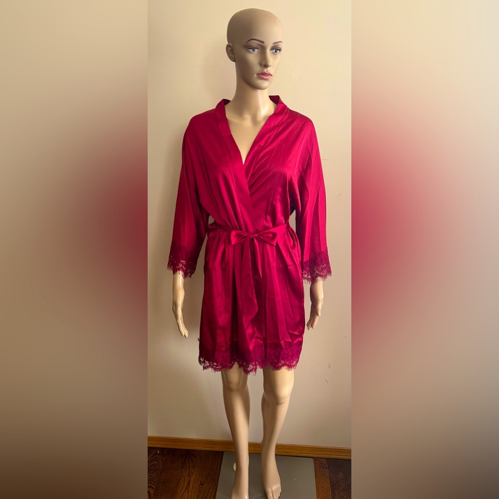 Stylish Burgundy Lace Trim Robe